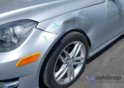 2014 Mercedes-Benz C 250 Sport z USA, uszkodzony, nr VIN WDDGF4HB3EG251447